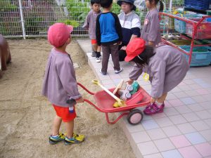 片付けています