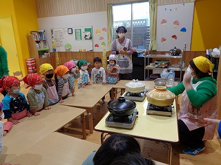 土鍋でご飯を炊くところ