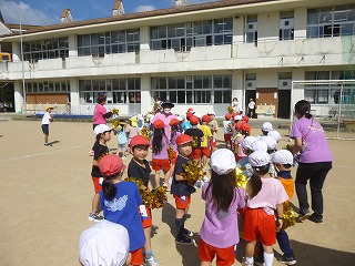 ダンスを踊り終わった園児