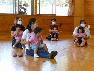 親子で触れ合い遊び