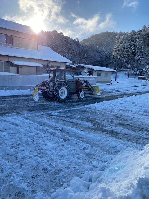 トラクターで除雪