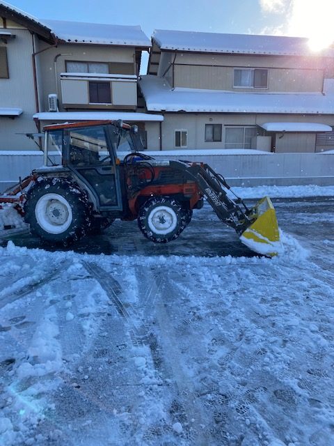 トラクターで除雪